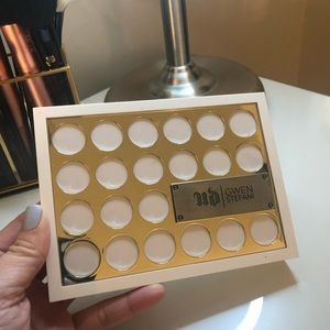 UD x GWEN STEFANI Blush Palette